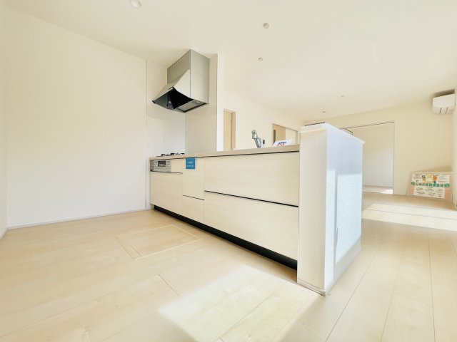 前橋茂木町のキッチン|収納も充実のキッチンは、作業スペースも広くお料理も快適に♪