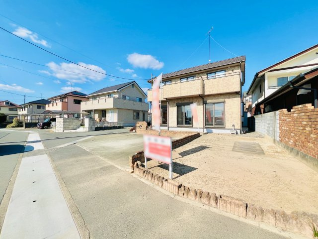 太田市亀岡町の前面道路含む現地写真|南西角地で陽当良好♪