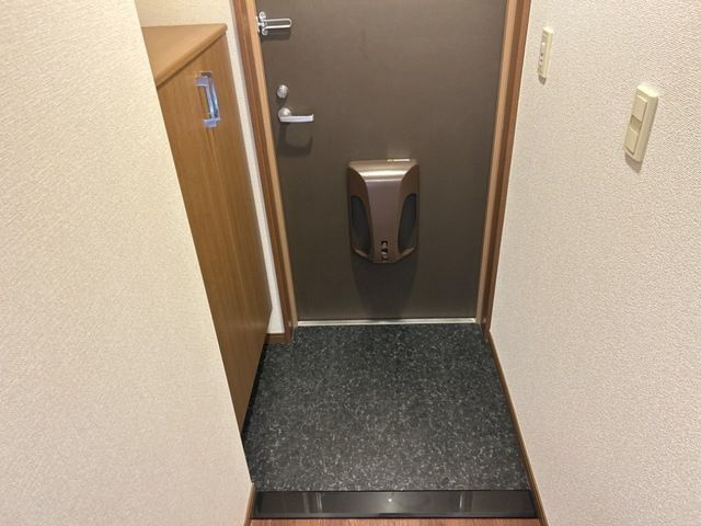 ウイング清水山の玄関