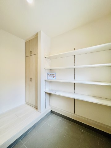 太田茂木町の収納|履物以外もたっぷり収納可能なシューズクローク◎