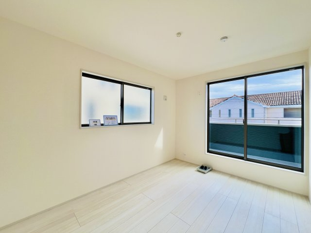 太田茂木町の洋室|バルコニーに面した6帖の洋室◎