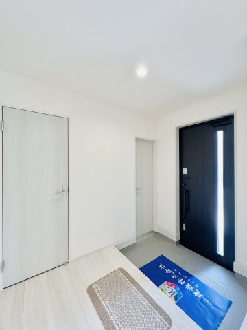 太田茂木町の玄関|広々とした玄関は、着脱もスムーズに♪