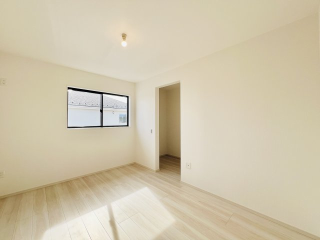 渋川市八木原の洋室|お子様の一人部屋デビューにも最適♪