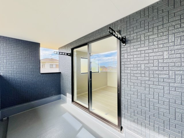 渋川市八木原のバルコニー|プライベート空間も確保できるインナーバルコニー♪