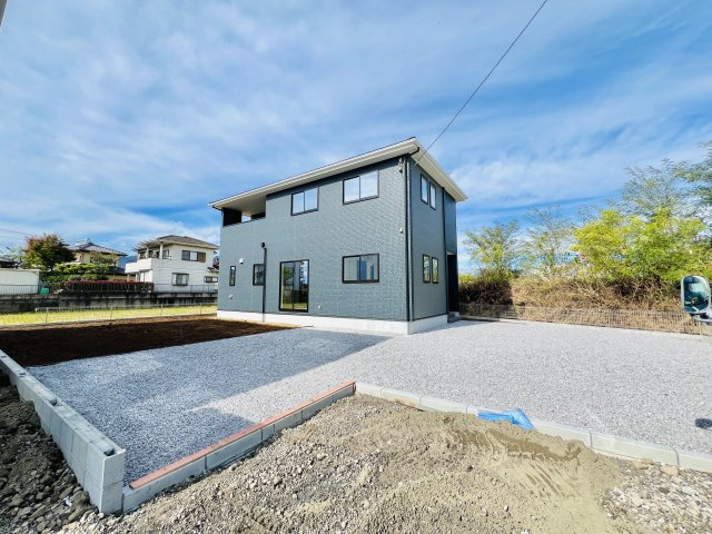 渋川市八木原の前面道路含む現地写真|車の通りも少なく駐車も楽々♪