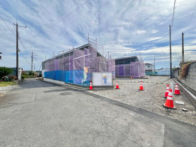 吉岡町漆原の前面道路含む現地写真|車の通りも少なく駐車も楽々♪