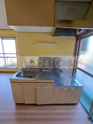 半沢ビルのキッチン