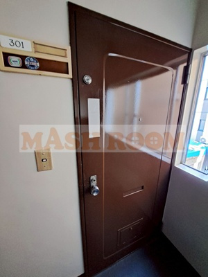 半沢ビルの居間・リビング