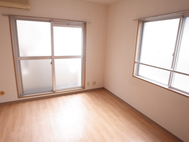 ホリデンハイツ西新の居間・リビング