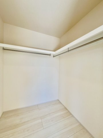 高崎市新町の収納|高さのある物もたっぷり収納可能なウォークインクローゼット♪