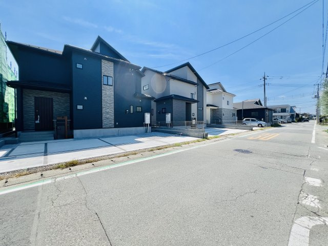 高崎市新町の前面道路含む現地写真|車の通りも少なく駐車も楽々♪