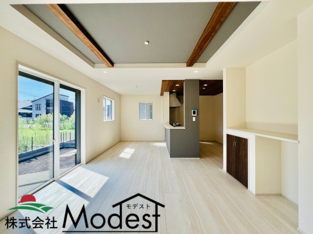 高崎市新町の居間・リビング|天井を高くして、リビングに開放感をプラスした折上天井♪