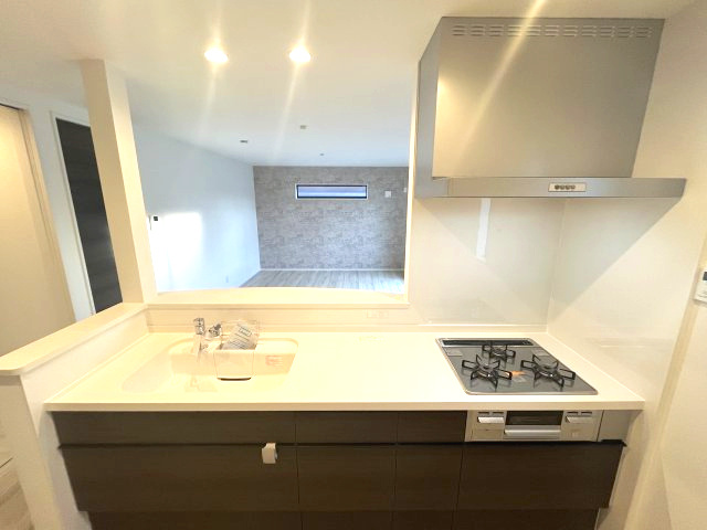 所沢市榎町のキッチン|リビングの家族ともコミュニケーションも取りやすいキッチンです♪