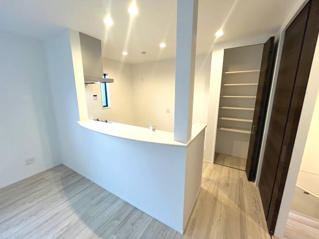 所沢市榎町のキッチン|パントリー付き！