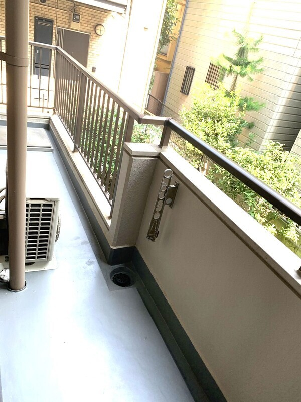 川崎市麻生区百合丘３丁目の賃貸マンションのバルコニー