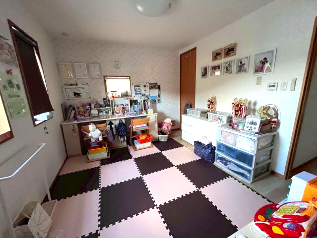 天童市桜町12-8の内装|2階居住部分洋室