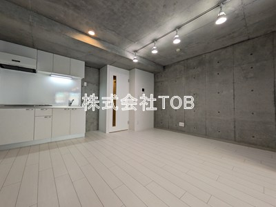 【居間・リビング】 | Fons Lucis Izumi-定借2年再契約型- | 10.1帖