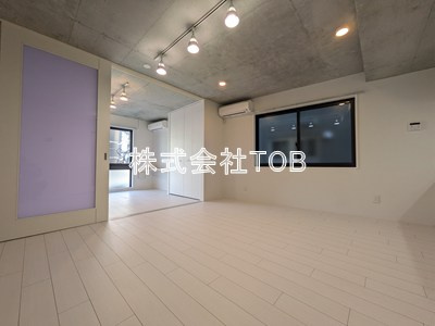 【居間・リビング】 | Fons Lucis Izumi-定借2年再契約型- | 10.1帖