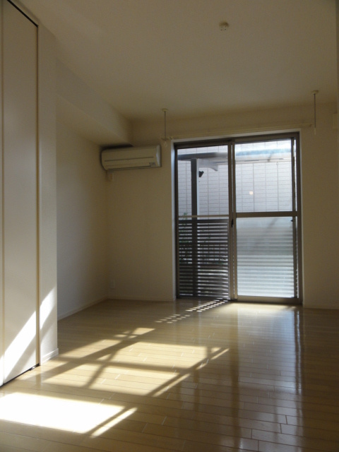 シエル南蒲田の洋室|日差しの差し込む明るい居室