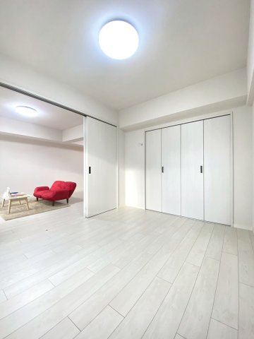 ロジメント月寒西の洋室