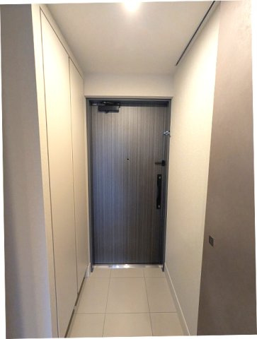 SEASON FLATS新御徒町EASTの設備|ディンプルキーのダブルロックセキュリティ、シューズBOX、人感センサー付玄関ライト
