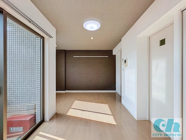 ピアラ日吉 301号室の居間・リビング