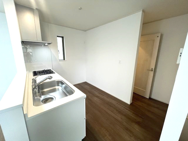 所沢市弥生町のキッチン|コンパクトなキッチンで掃除もラクラク