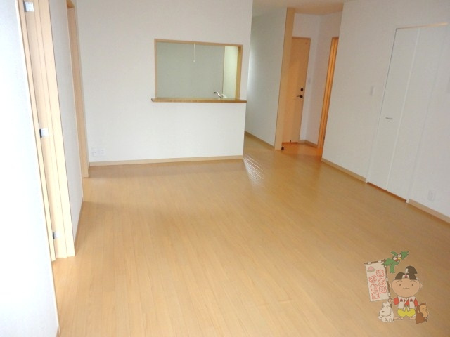 フローラルガーデンⅡの居間・リビング