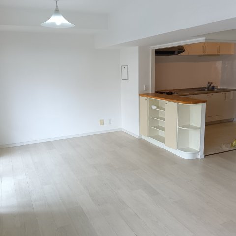 エルタウン学園Ⅵの居間・リビング