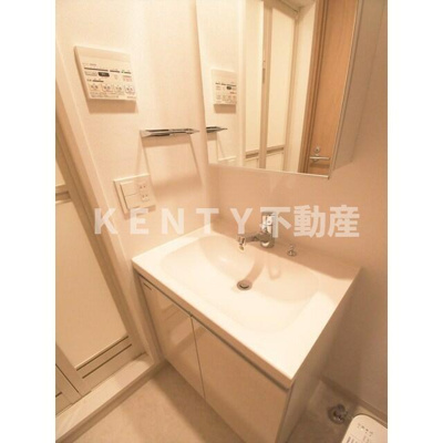 【洗面所】 | ＧＥＮＯＶＩＡ大崎ｓｋｙｇａｒｄｅｎ | コンパクトで使いやすい洗面所