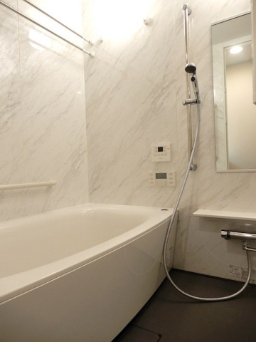 ヌーヴェルワイズ灘駅前の浴室