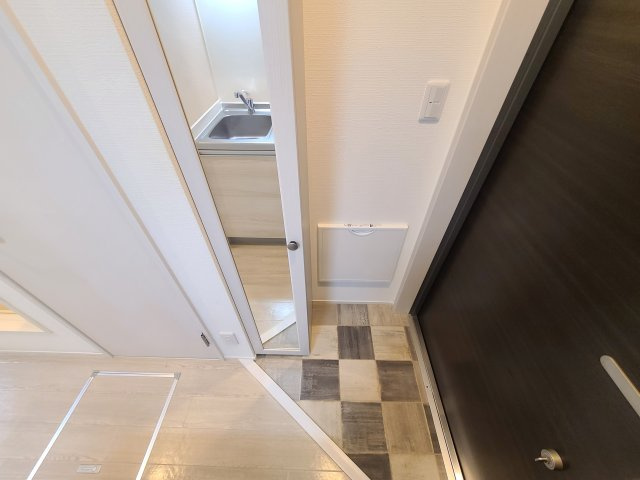 GRACE　GARDENの玄関|★玄関にトールタイプのシューズボックスを完備！姿鏡付き★