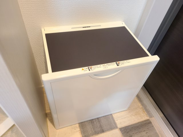 GRACE　GARDENの設備|★玄関に折り畳み型の腰掛けを設置★