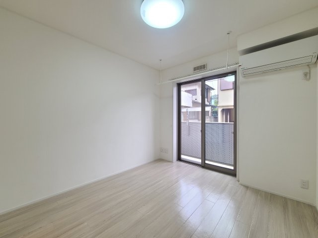 GRACE　GARDENの居間・リビング|★洋室６．１帖の居室画像です★