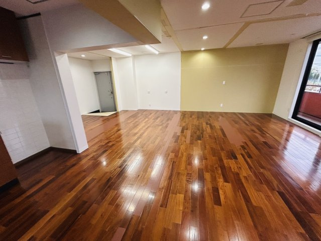 井の花ビルの内装