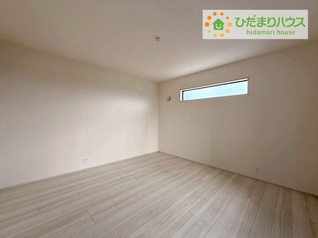 ひたちなか足崎20期　新築戸建　1号棟の寝室|バルコニーに面していて、たっぷり光りの入る明るい主寝室です！