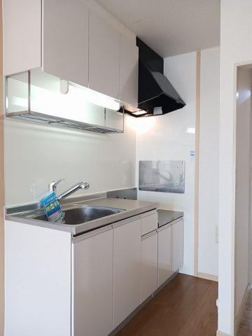 パステルハイツ２１　Ｂのキッチン|コンパクトなキッチンで掃除もラクラク