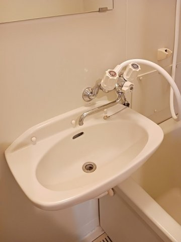 パステルハイツ２１　Ｂの洗面所|明るい洗面所です