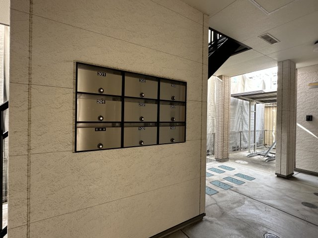 フジパレス杉本町WESTのエントランス