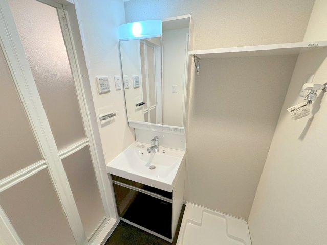 ファーストフィオーレ北大阪リアンの独立洗面台