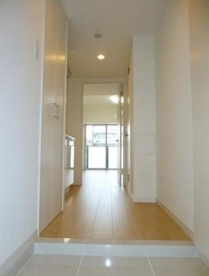 【玄関】SQUARE CITY YOKOHAMA SHINKOYASU（スクエアシティ横浜新子安） 