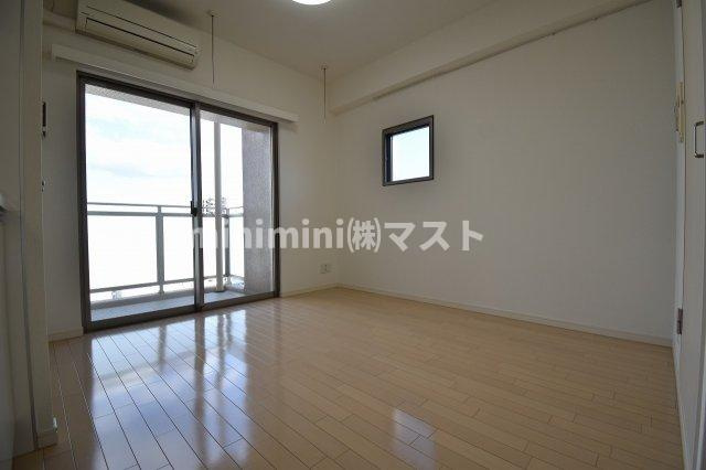 レジディア谷町の洋室