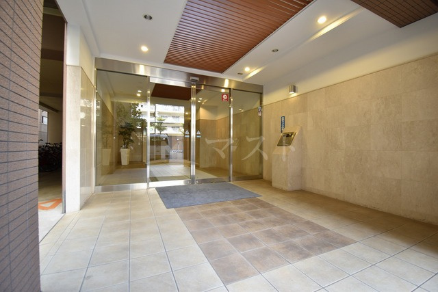 レジディア谷町のエントランス