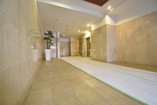 レジディア谷町のロビー