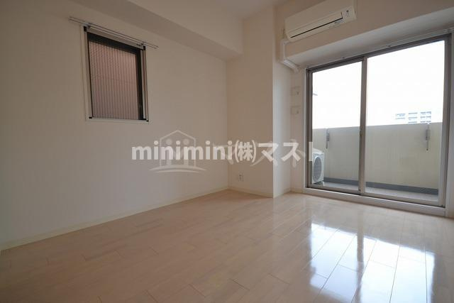 レジュールアッシュ心斎橋リュクスの居間・リビング