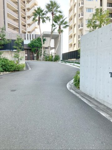 パークアソシア　ザ・セントラルの外観|エントランスまでのアプローチは、植栽が景観のアクセントになっています！