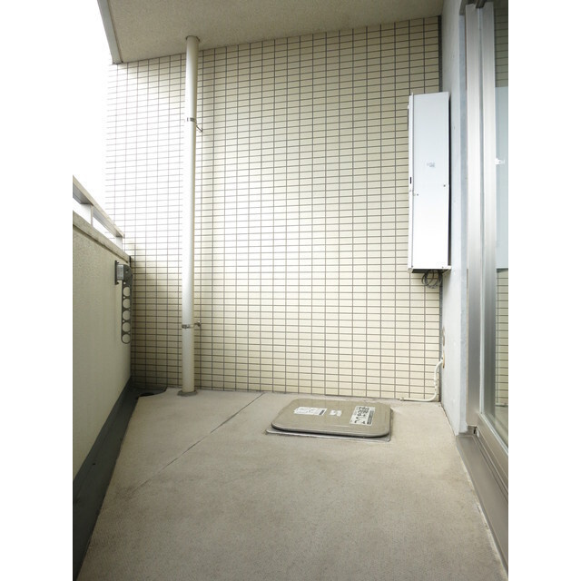 コンフォリア下北沢のバルコニー