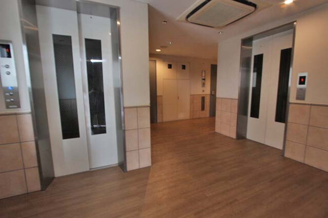 コンフォリア下北沢のロビー