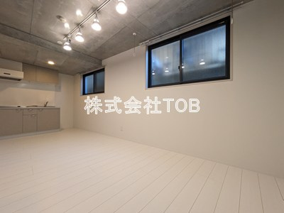 【居間・リビング】 | Fons Lucis Izumi-定借2年再契約型- | 10.1帖