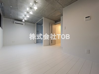 【居間・リビング】 | Fons Lucis Izumi-定借2年再契約型- | 10.1帖